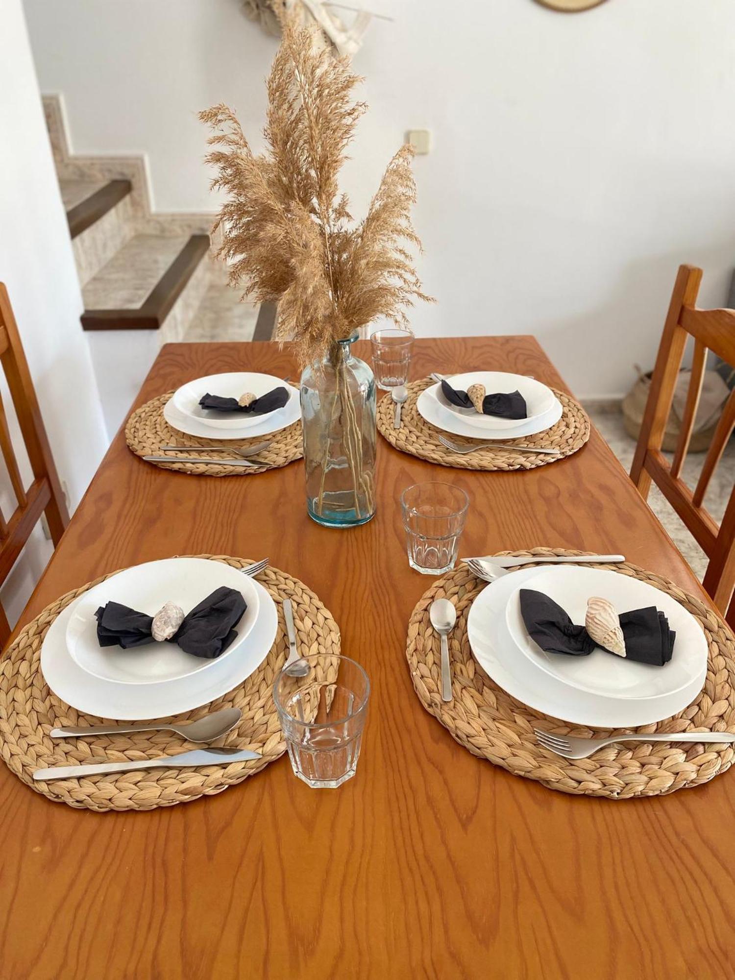Vivienda Con Vistas Al Mar, Cerca De La Playa Y 3 Bedrooms Apartment *